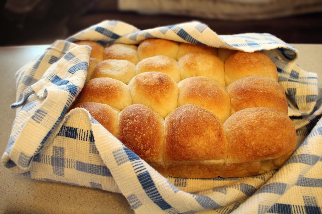Steaming dinner rolls wrapped in handwoven cotton towel. Simple plain weave takes on elegance in this color-and-weave effect using thick and thin threads.